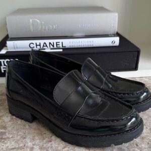 Old Navy Classic Black Loafers size 8